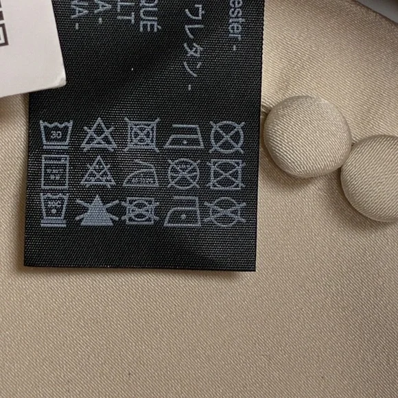 NWT. Zara Cream Satin Effect Fingerless Gloves with Self Lined Buttons. - Picture 13 of 13